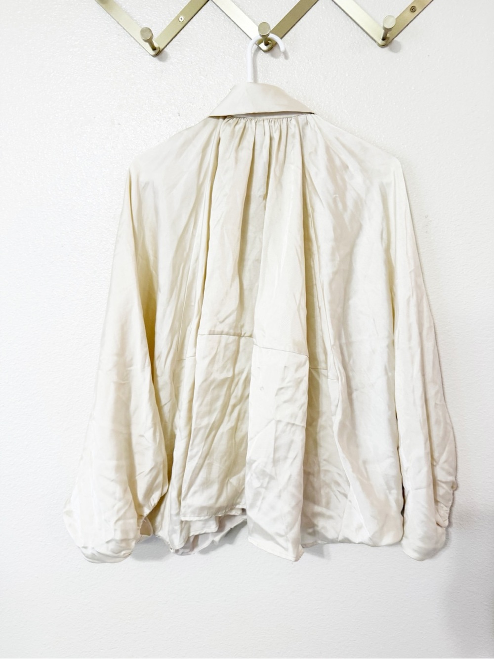 Zara Satin Bomber Bubble Voluminous Satin Puffed Cream Ivory Jacket size medium - Picture 14 of 16